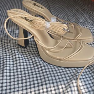 Brand new beige heels 👠 great for any occasion that you have in any season!